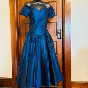 Vtg 80’s 90’s Formal Dress Size 9 Tea Length Sweetheart V-Waist Off Shoulder SM